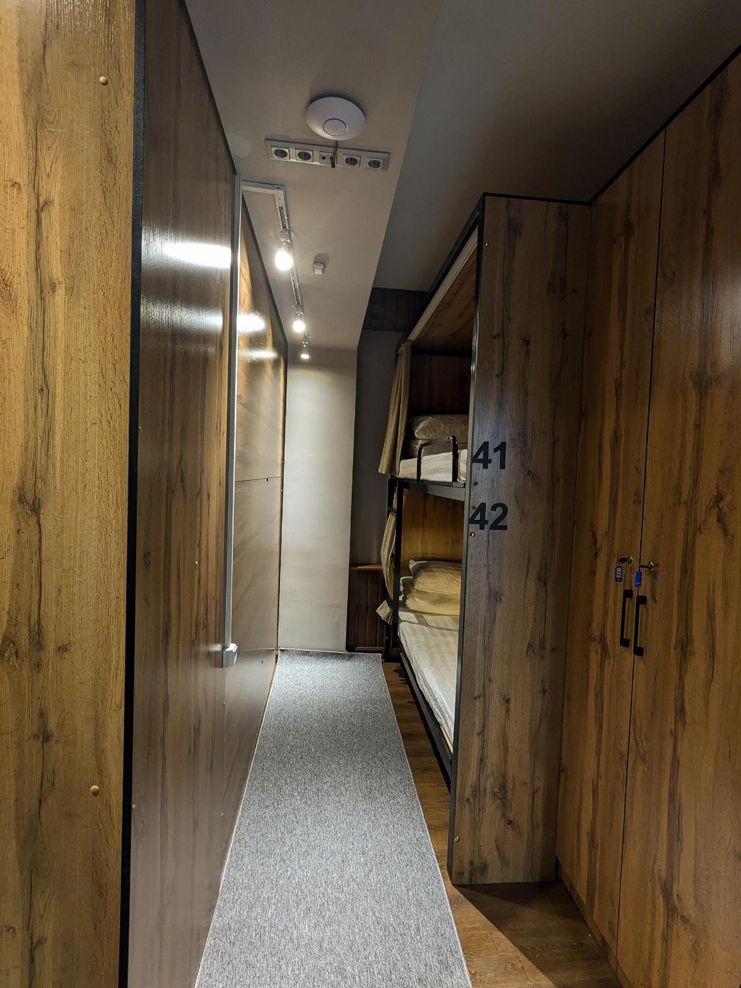 בישקק Aiva Hostel מראה חיצוני תמונה